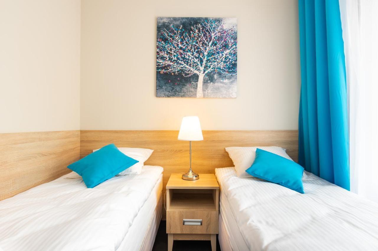 Aparthotel Astoria Fly Modlin Airport Pomiechówek Exterior foto