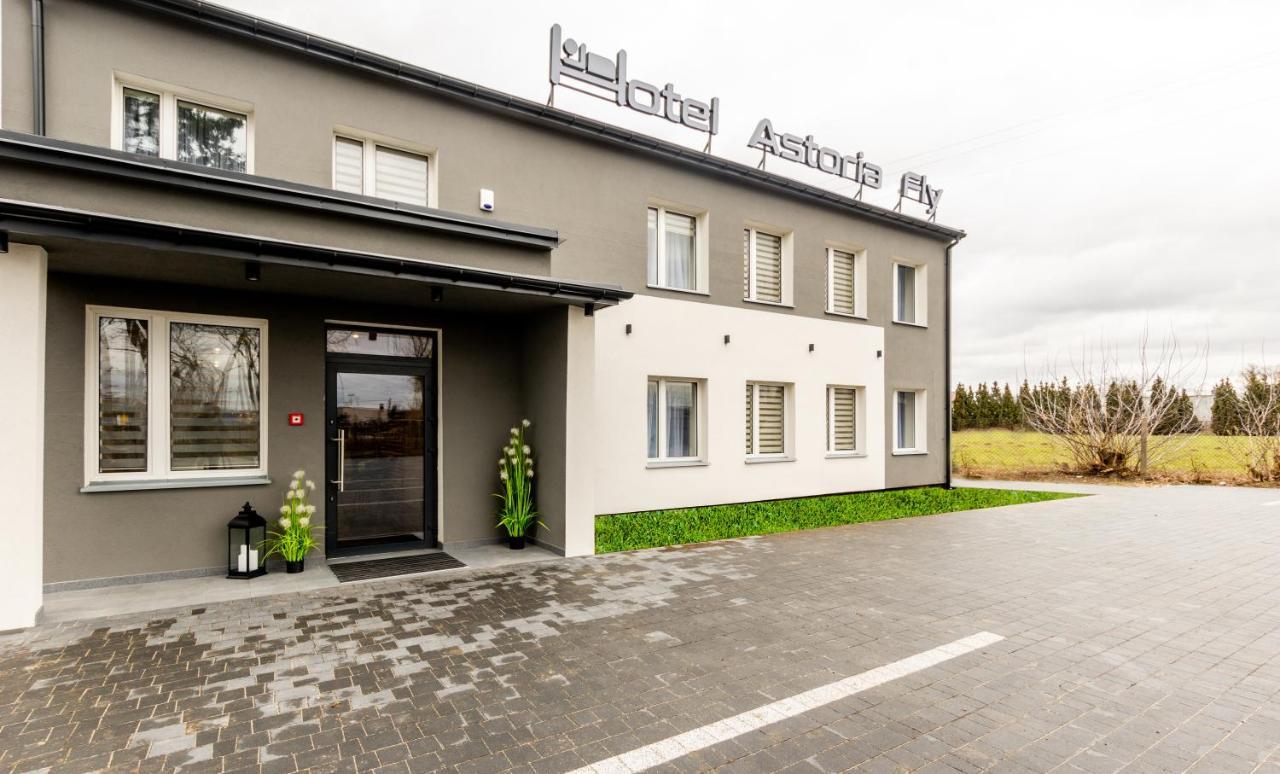 Astoria Fly Modlin Airport Aparthotel Pomiechówek Exterior foto